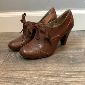 American eagle heels